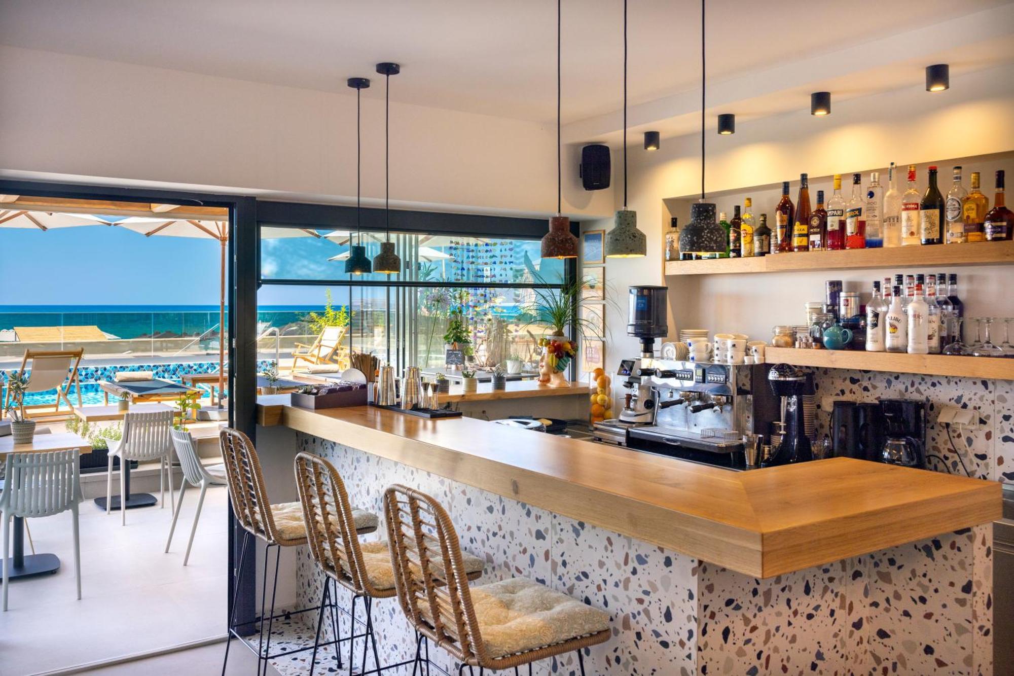 Calla Luxury Seafront Suites 罗希姆诺 外观 照片