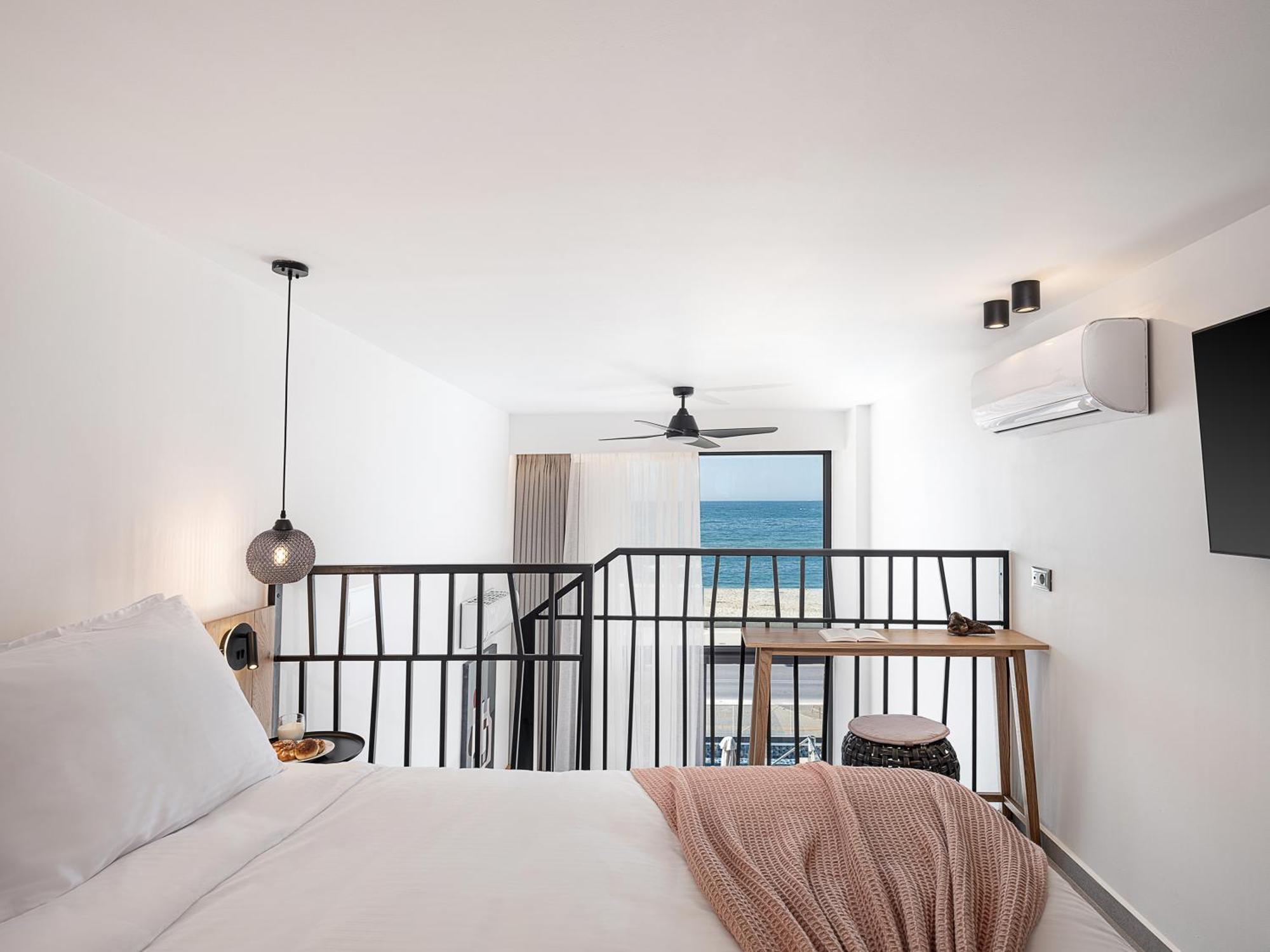 Calla Luxury Seafront Suites 罗希姆诺 外观 照片