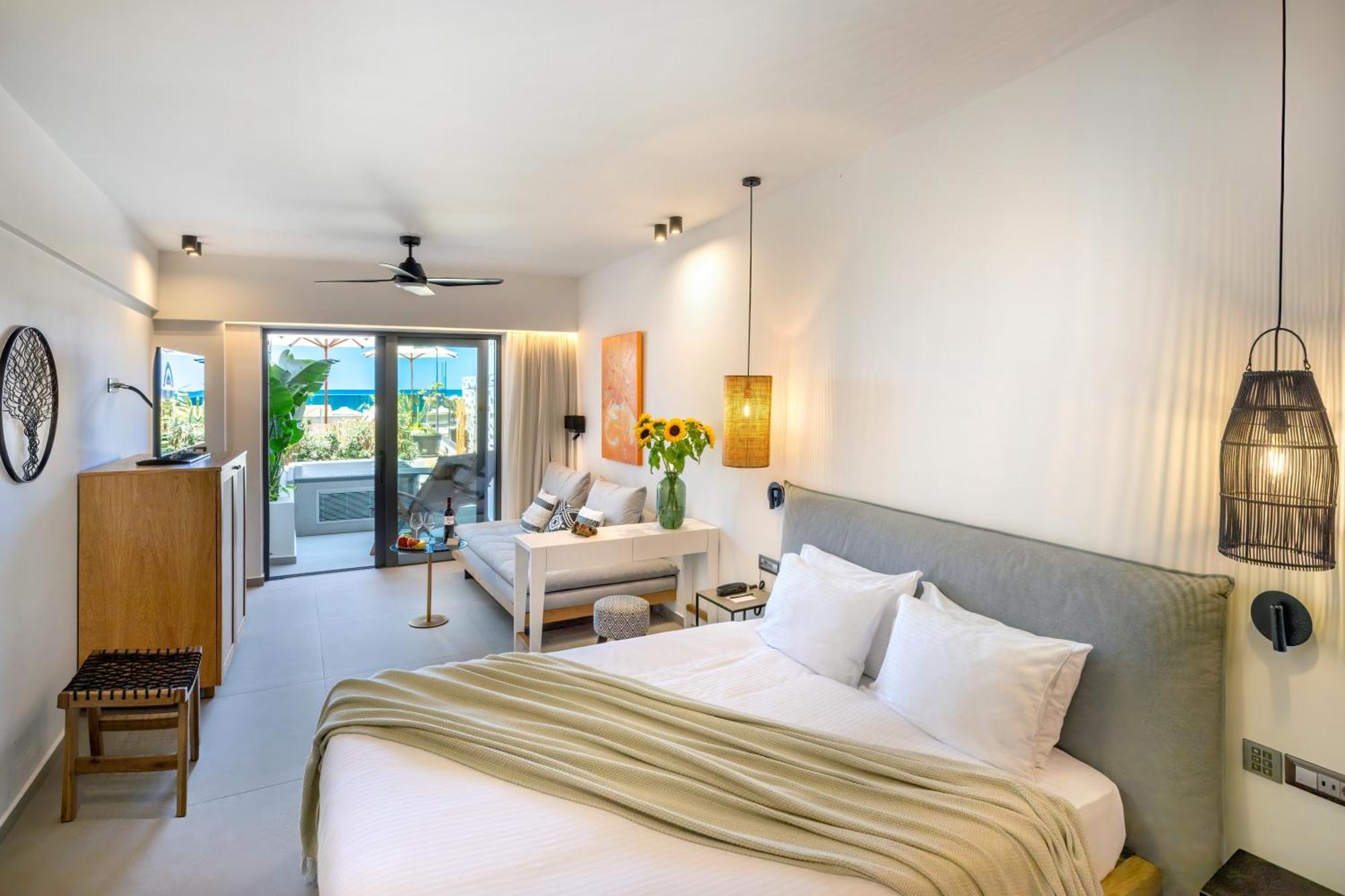 Calla Luxury Seafront Suites 罗希姆诺 外观 照片